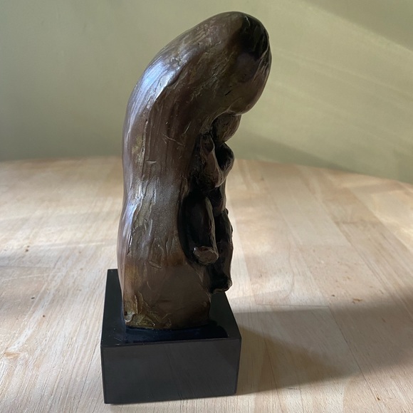 Cast Bronze statue of Mother and baby by Emily Mehling. Signed by the artist. - Picture 3 of 7